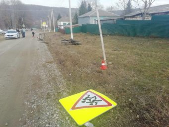 Байкер врезался в знак