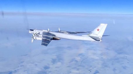 Ту-95МС провели над Беринговым морем более 7 часов