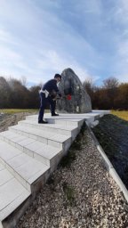 Полицейские Мостовского района почтили память коллеги, погибшего при исполнении служебного долга