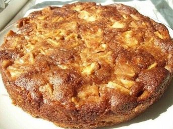 Медовый пиpог c яблокaми.