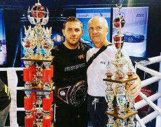 Победа нокаутом в первом раунде и приз за лучший нокаут