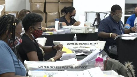 Выборы в США: штаб Трампа подал иски, избиратели выходят на протесты